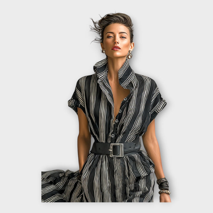 Rochie lungă cu design elegant și minimalist