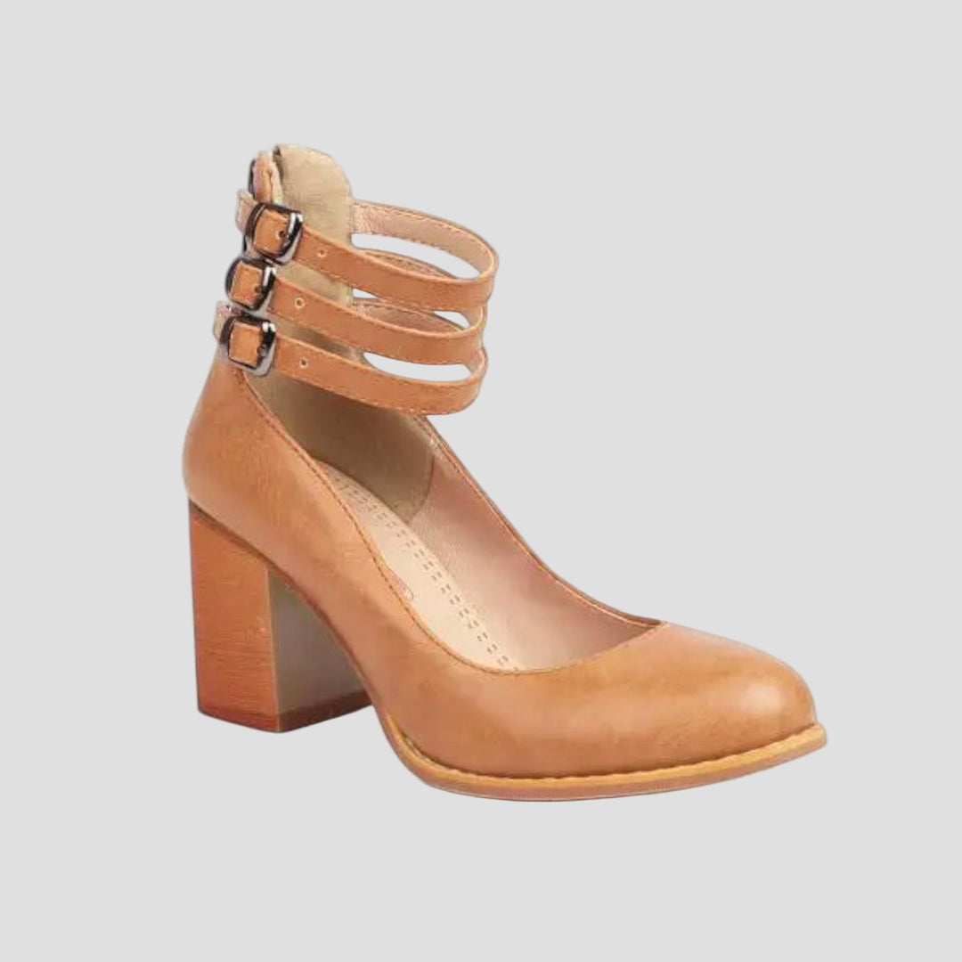 Simona- Batai su kulkšnies dirželiu