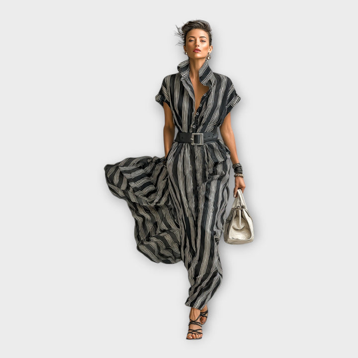 Rochie lungă cu design elegant și minimalist