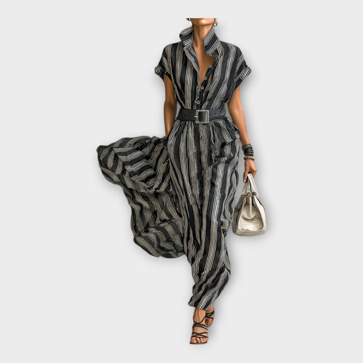 Rochie lungă cu design elegant și minimalist