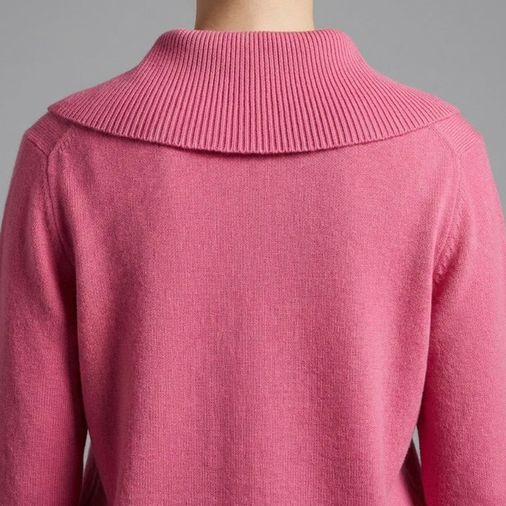 Lucia – Pulover Confortabil cu Guler Generos